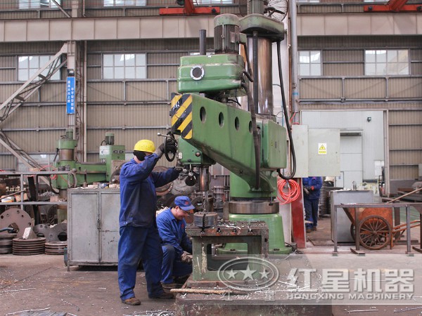 技术精湛的操作人员作业现场 技术精湛的操作人员作业现场